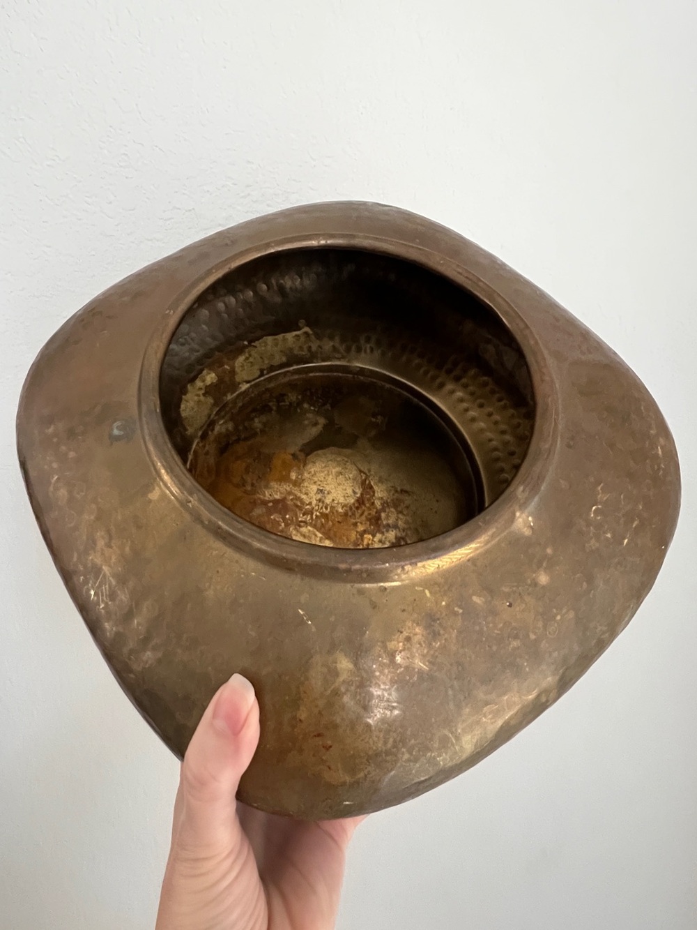 MCM Solid Brass Vintage Planter Hammered Decorative Bowl Vase Cushion-Shaped - Picture 5 of 10